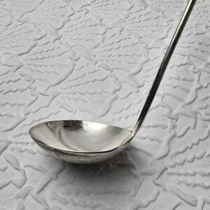 Ladles Gravy Spoon Serving 1946QUEEN BESS II Oneida Community‎ Tudor Silverplate